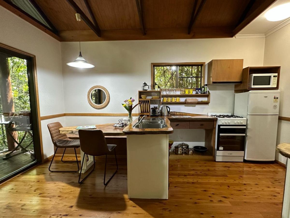 Crater Lakes Rainforest Cottages Yungaburra Exterior photo